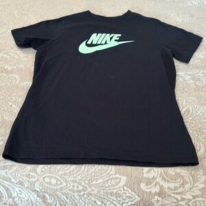 Nike boys Logo Graphic T Shirt